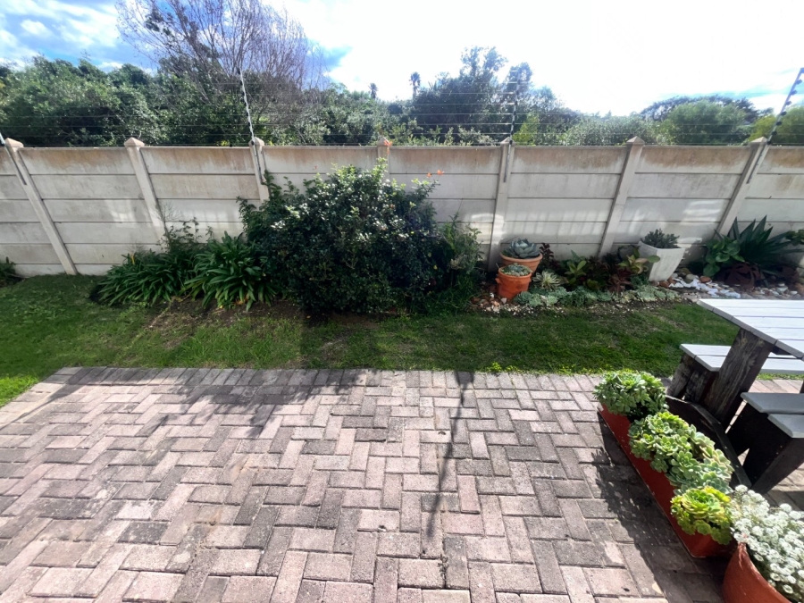 To Let 2 Bedroom Property for Rent in Aston Bay Eastern Cape